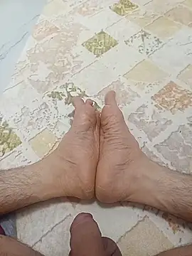 Snapshot of Hardapple01 chatting on February 2026 04:09:01 AM Hardapple01 online show from February 2026 04:09:01 AM