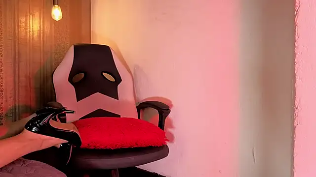 MishaKinki online show from November 2025 07:24:02 PM