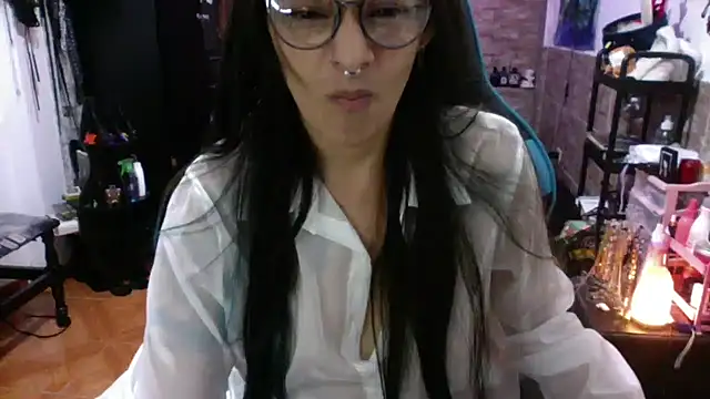 AngelaQueen  online show from November 2025 04:44:01 PM