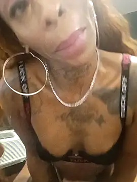 Snapshot of SlimBeenBadd1981 chatting on December 2025 06:53:02 AM SlimBeenBadd1981 online show from December 2025 06:53:02 AM