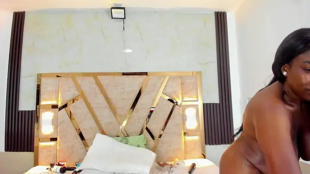 Athenea Mills online show from January 2025 06:46:01 PM