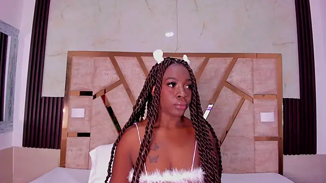 Athenea Mills online show from September 2025 06:54:01 PM