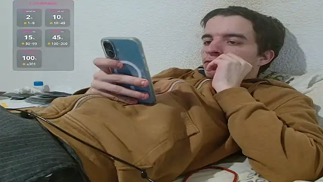 Snapshot of Tombgy07 chatting on February 2026 09:27:01 PM Tombgy07 online show from February 2026 09:27:01 PM