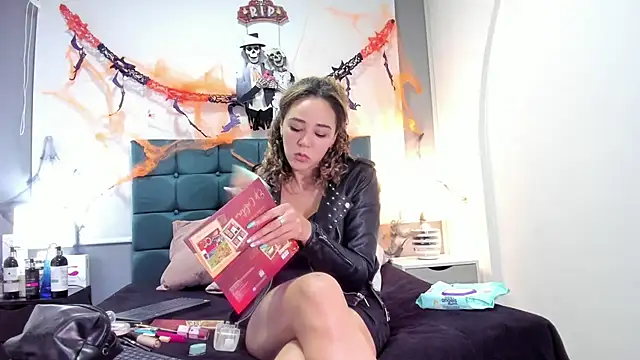 charlott lens online show from October 2025 09:28:01 AM