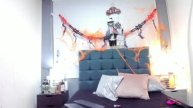 charlott lens online show from October 2025 03:46:01 PM