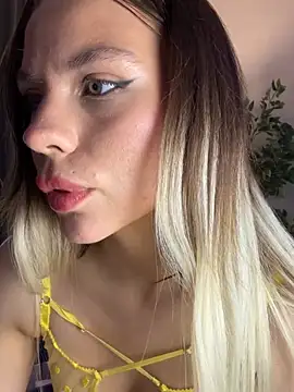 Snapshot of KittyKatyDream chatting on March 2025 12:40:02 PM KittyKatyDream online show from March 2025 12:40:02 PM