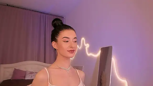 Snapshot of LauraCoy chatting on July 2026 08:13:02 PM LauraCoy online show from July 2026 08:13:02 PM