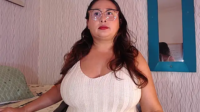 Snapshot of NadiaWhite chatting on September 2025 05:46:02 PM NadiaWhite online show from September 2025 05:46:02 PM