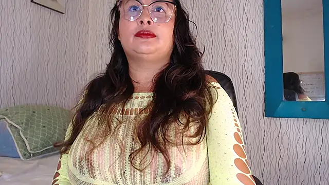 Snapshot of NadiaWhite chatting on October 2025 11:52:02 AM NadiaWhite online show from October 2025 11:52:02 AM