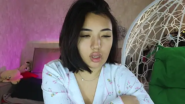 lily  foster online show from October 2025 04:53:01 AM