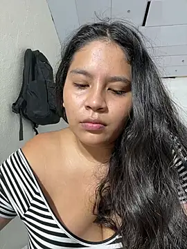 moncerrat luna online show from April 2026 09:30:01 PM