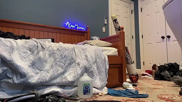 Snapshot of alexmannd chatting on March 2025 01:03:02 PM alexmannd online show from March 2025 01:03:02 PM