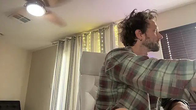 Snapshot of alexmannd chatting on October 2025 05:36:02 PM alexmannd online show from October 2025 05:36:02 PM