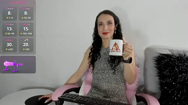 Layla Sia online show from September 2025 05:13:01 PM