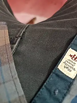 Snapshot of Newyork-couple chatting on January 2025 07:11:01 AM Newyork-couple online show from January 2025 07:11:01 AM