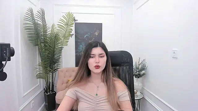 AnneTLi online show from November 2025 03:20:02 AM