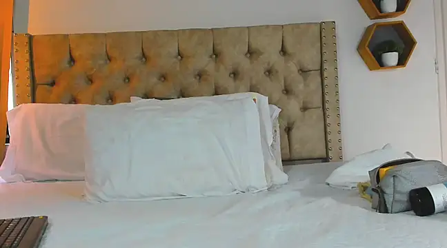 KeryHillson online show from March 2025 01:51:01 PM