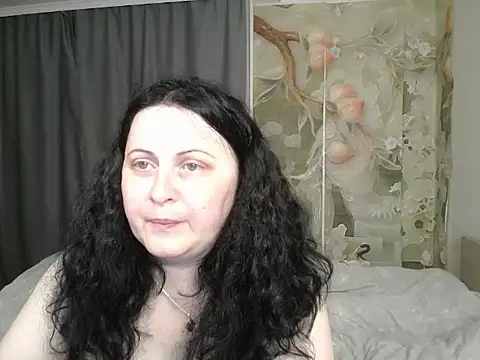 Snapshot of Lillian2 chatting on June 2026 07:17:02 PM Lillian2 online show from June 2026 07:17:02 PM