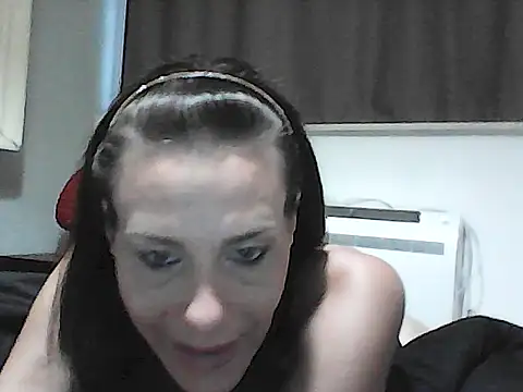 Emyly83 online show from July 2026 12:26:02 PM