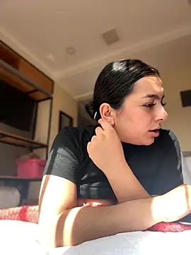 Nicollemays online show from November 2025 02:28:01 PM