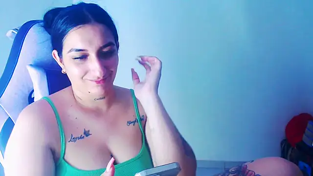 Snapshot of liz_dirty chatting on April 2026 10:29:02 PM liz dirty online show from April 2026 10:29:02 PM