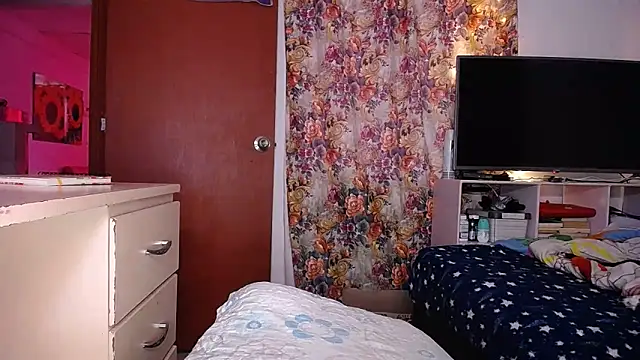 yselahot online show from March 2025 08:22:01 PM