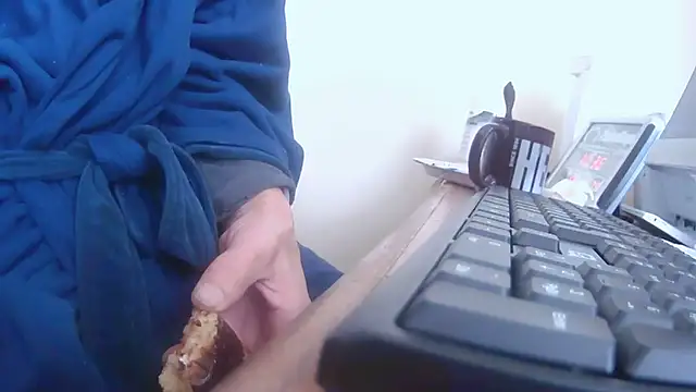 hottottrot691 online show from February 2026 03:33:01 PM