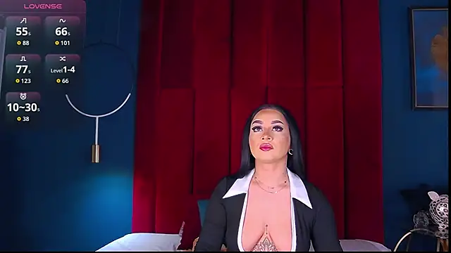 Snapshot of MadyLuxxx chatting on January 2026 07:40:01 PM MadyLuxxx online show from January 2026 07:40:01 PM