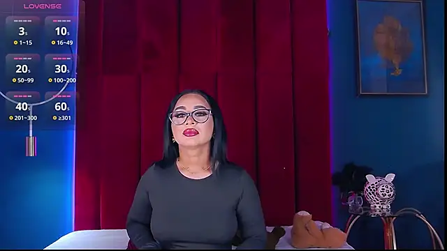 Snapshot of MadyLuxxx chatting on February 2026 07:21:01 PM MadyLuxxx online show from February 2026 07:21:01 PM