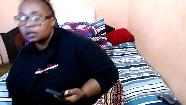 Snapshot of ZOQULUx chatting on April 2026 06:07:02 AM ZOQULUx online show from April 2026 06:07:02 AM