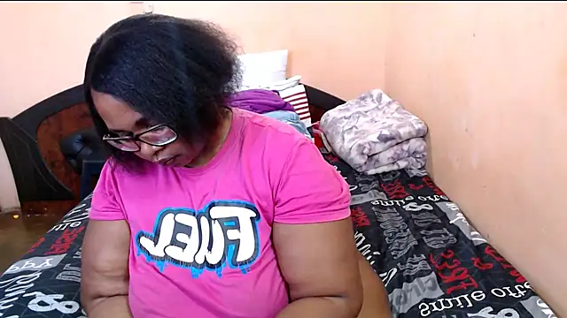 Snapshot of ZOQULUx chatting on May 2026 08:55:01 AM ZOQULUx online show from May 2026 08:55:01 AM