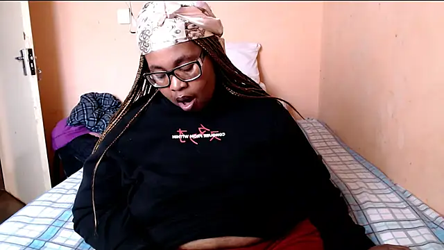 Snapshot of ZOQULUx chatting on June 2026 11:15:01 AM ZOQULUx online show from June 2026 11:15:01 AM