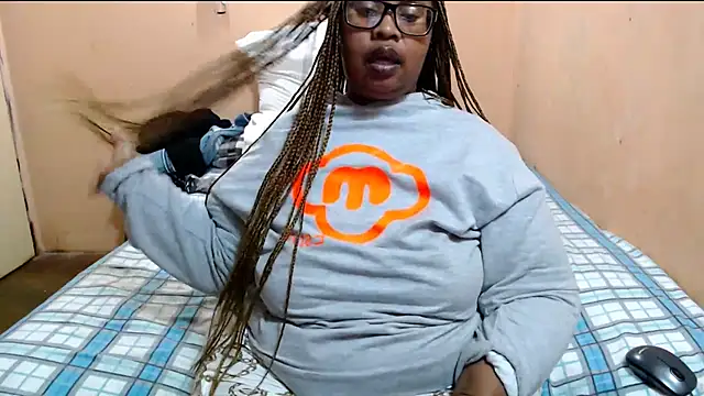 Snapshot of ZOQULUx chatting on June 2026 07:51:01 PM ZOQULUx online show from June 2026 07:51:01 PM