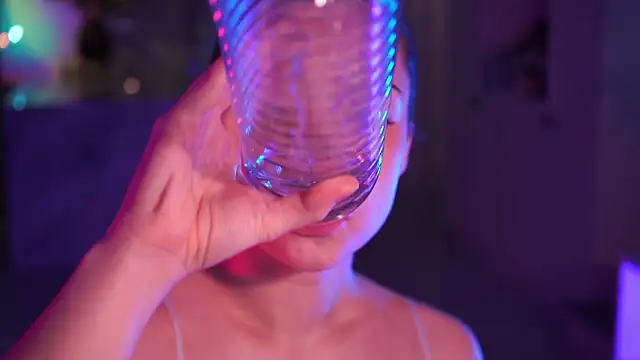 VixenMia online show from March 2026 04:20:01 AM