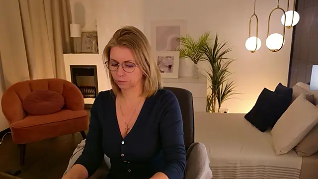 Annie Light online show from February 2026 12:31:01 PM