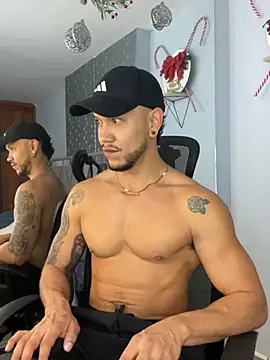 ARON TAYLER01 online show from December 2024 02:56:01 PM