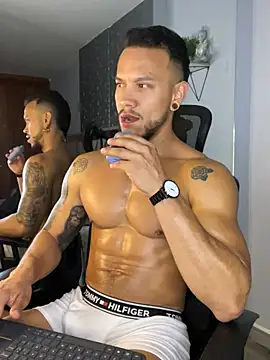 ARON TAYLER01 online show from January 2025 12:42:01 PM