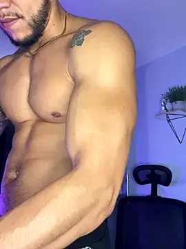 ARON TAYLER01 online show from September 2025 10:28:02 AM