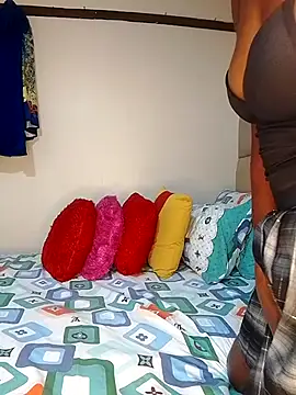 Snapshot of NicRaisaa chatting on February 2025 04:03:02 AM NicRaisaa online show from February 2025 04:03:02 AM