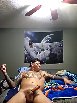 Snapshot of MrBiggBallz chatting on December 2024 08:18:01 PM MrBiggBallz online show from December 2024 08:18:01 PM