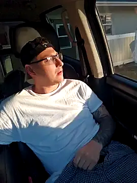 Snapshot of MrBiggBallz chatting on December 2024 01:06:01 PM MrBiggBallz online show from December 2024 01:06:01 PM