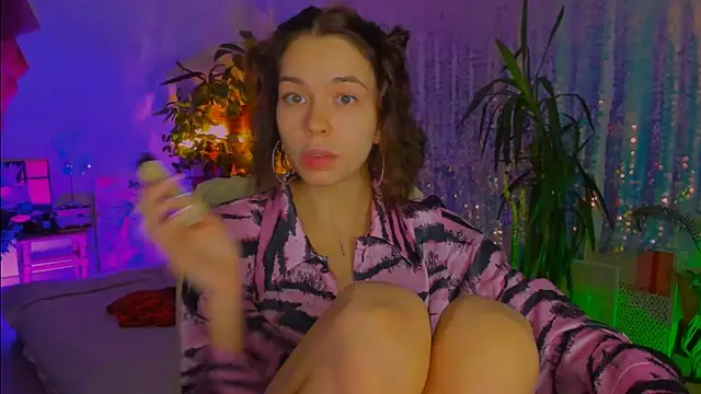 poli   online show from December 2025 03:43:02 PM