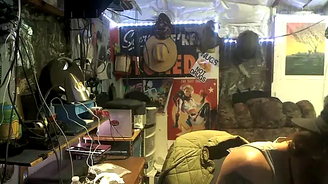 CloudDadddyyy420 online show from December 2025 07:32:01 PM