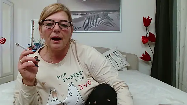 YulliaMilf online show from February 2026 06:45:02 AM