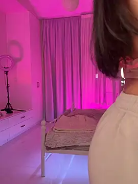 Meliazz online show from March 2026 07:09:01 PM