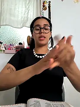 Snapshot of Annya-sweet chatting on May 2026 02:35:02 PM Annya-sweet online show from May 2026 02:35:02 PM