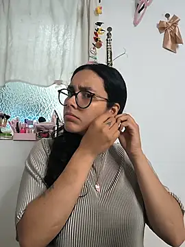 Snapshot of Annya-sweet chatting on May 2026 03:18:01 PM Annya-sweet online show from May 2026 03:18:01 PM
