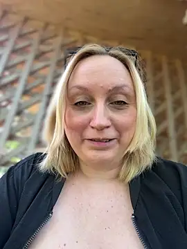 Snapshot of BBW_Nora chatting on April 2026 09:45:01 AM BBW Nora online show from April 2026 09:45:01 AM