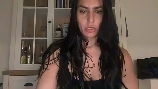 Snapshot of GGmoon81 chatting on January 2025 10:28:02 PM GGmoon81 online show from January 2025 10:28:02 PM