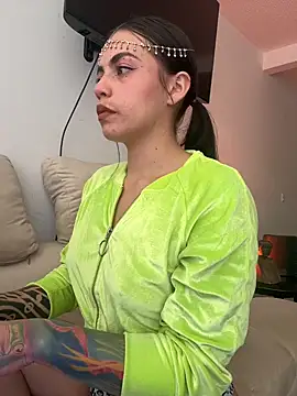 i am nina  online show from December 2025 07:53:01 PM